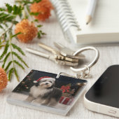 雪のクリスマスにチベットテリア犬 キーホルダー (正面右)