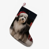 雪のクリスマスにチベットテリア犬 スモールクリスマスストッキング (正面 (吊り時))