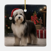 雪のクリスマスにチベットテリア犬 セラミックオーナメント (裏面)