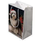 雪のクリスマスにチベットテリア犬 ミディアムペーパーバッグ (裏面アングル)