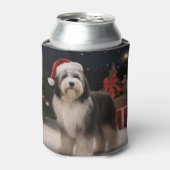 雪のクリスマスにチベットテリア犬 缶クーラー (缶正面)