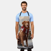 雪のクリスマスにノバスコシアダックトーラードッグ エプロン (着用した状態)