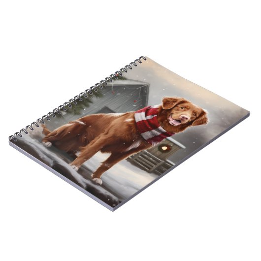 雪のクリスマスにノバスコシアダックトーラードッグ ノートブック (左側)