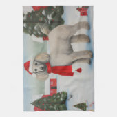 雪のクリスマスにプードル犬 キッチンタオル (縦)