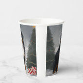 雪のクリスマスにベルネーズマウンテンドッグ 紙コップ (左)