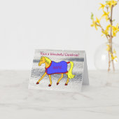 雪のクリスマスにポニーを踏む漫画 カード (黄色い花)