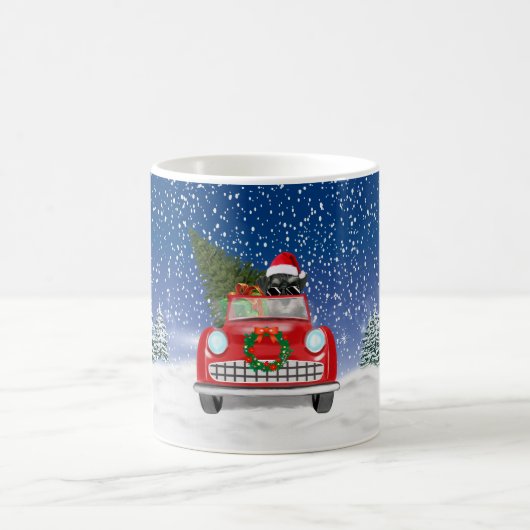 雪のクリスマスに車を運転するシュナウザー犬  コーヒーマグカップ (中央)