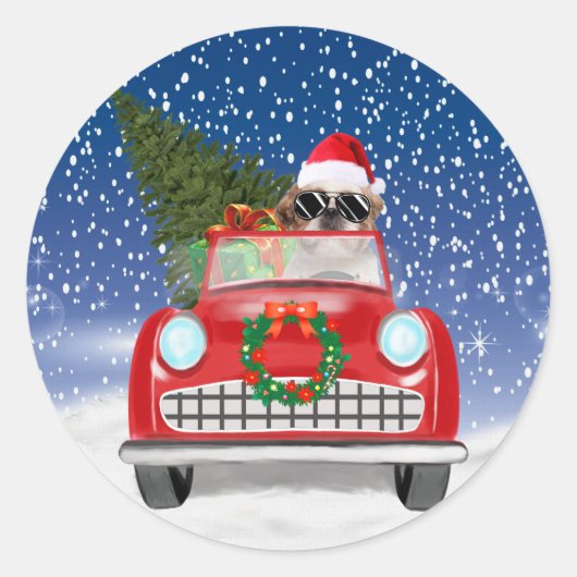 雪のクリスマスに車を運転するシーズー ラウンドシール (正面)