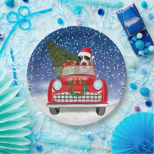 雪のクリスマスに車を運転するバスセットハウンドドッグ ペーパープレート (パーティー)