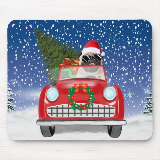 雪のクリスマスに車を運転するパグ犬 マウスパッド (正面)