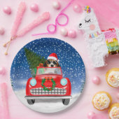 雪のクリスマスに車を運転するビーグル犬 ペーパープレート (パーティー)