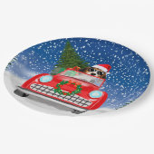 雪のクリスマスに車を運転するビーグル犬 ペーパープレート (アングル)
