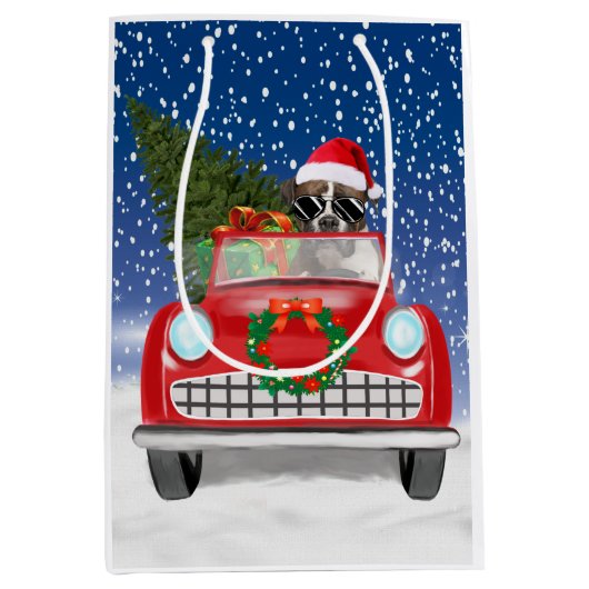 雪のクリスマスに車を運転するボクサー犬 ミディアムペーパーバッグ (正面)