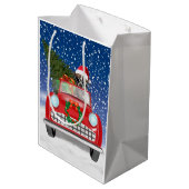 雪のクリスマスに車を運転するボクサー犬 ミディアムペーパーバッグ (裏面アングル)