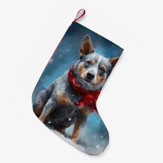 雪のクリスマスに青いヒーラー犬 スモールクリスマスストッキング (正面 (吊り時))