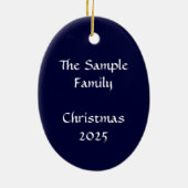 雪のクリスマスのオーナメントの赤い納屋 セラミックオーナメント (裏面)