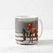 雪のクリスマスのヴィズラ犬 コーヒーマグカップ (正面右)