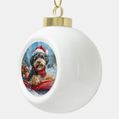 雪のクリスマスを許すそりにベルネドードルドッグ セラミックボールオーナメント (右)