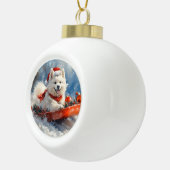 雪のクリスマスを許すそりのサモイド犬 セラミックボールオーナメント (右)