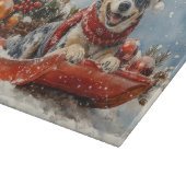 雪のクリスマスを許すそりの青いヒーラー犬 カッティングボード (角)