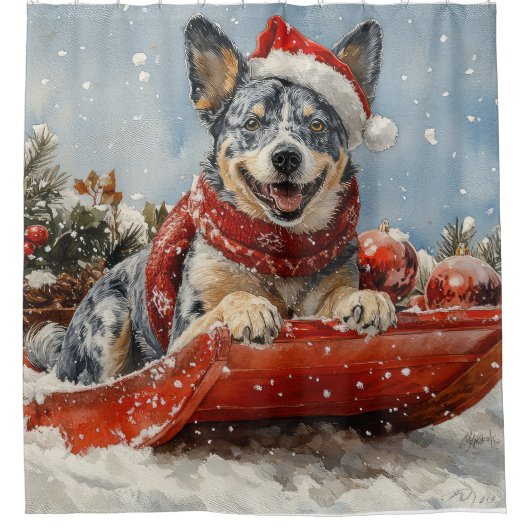 雪のクリスマスを許すそりの青いヒーラー犬 シャワーカーテン (正面)