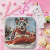 雪のクリスマスを許すそりの青いヒーラー犬 ペーパープレート (パーティー)