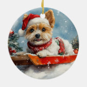 雪のクリスマスを許可するスレッジのバイワーテリア犬 セラミックオーナメント (裏面)