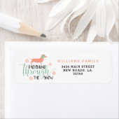 雪のクリスマスを通してダックスシュント ラベル (インサイチュ)