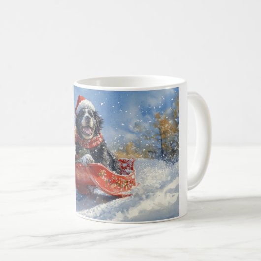 雪のクリスマスを過ごすスロッジのニューファンドランド犬 コーヒーマグカップ (正面右)