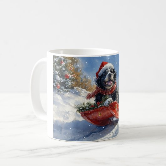 雪のクリスマスを過ごすスロッジのニューファンドランド犬 コーヒーマグカップ (正面左)