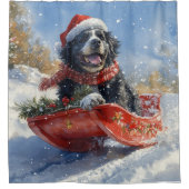 雪のクリスマスを過ごすスロッジのニューファンドランド犬 シャワーカーテン (正面)