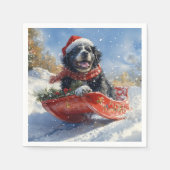 雪のクリスマスを過ごすスロッジのニューファンドランド犬 スタンダードカクテルナプキン (正面)