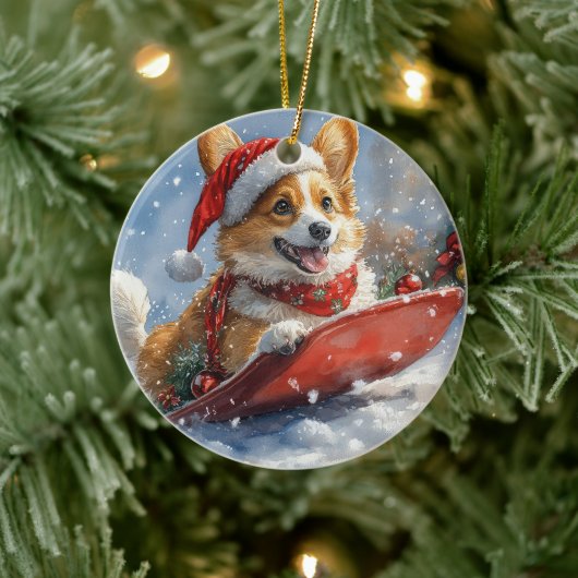 雪のクリスマスを過ごすソリのコルギ犬 セラミックオーナメント (ツリー)