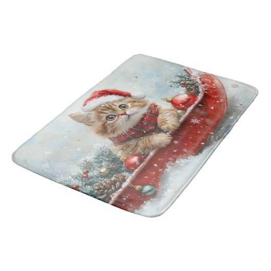 雪のクリスマスを過ごすソリのペルシャ猫 バスマット (アングル)