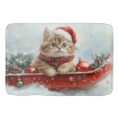 雪のクリスマスを過ごすソリのペルシャ猫 バスマット (正面)