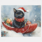 雪のクリスマスを過ごすソリの黒猫 フリースブランケット (正面(横))