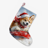 雪のクリスマスを過ごす秋田犬 スモールクリスマスストッキング (正面 (吊り時))
