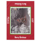 雪のクリスマスツリーのライト赤い緑のメッド覆われた。 テーブルクロス (正面)