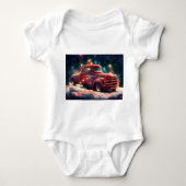 雪のクリスマスツリーの赤いトラック ベビーボディスーツ (正面)