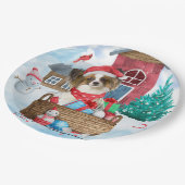 雪のクリスマスドッグハウスのパピロン犬 ペーパープレート (アングル)