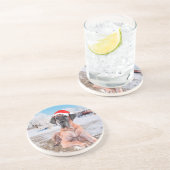 雪のクリスマスハットに座って可愛い大きなデーン犬 コースター (側面)