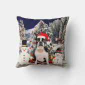 雪のクリスマスハットライトでボストンテリア犬 クッション (裏面)