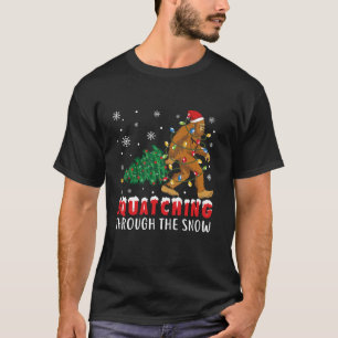 雪のクリスマスビッグフットSasを通してしゃがむ Tシャツ