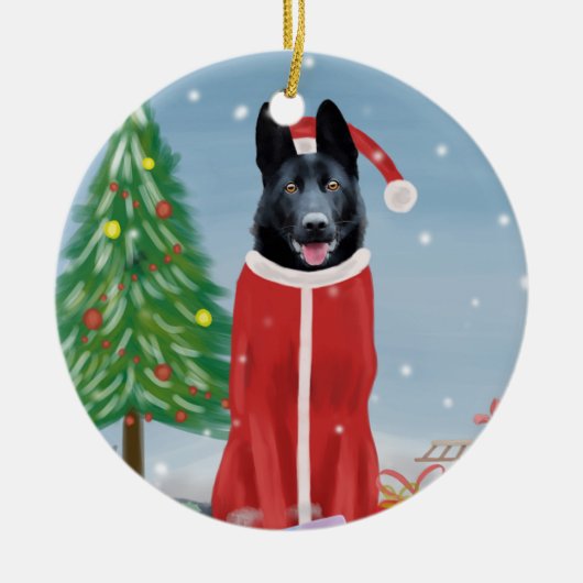 雪のクリスマスプレゼントに黒いドイツの羊飼い犬 セラミックオーナメント (正面)
