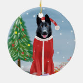 雪のクリスマスプレゼントに黒いドイツの羊飼い犬 セラミックオーナメント (裏面)