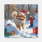 雪のクリスマス帽子をかぶったポメラニアンが走る マグネット (正面)