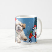 雪のクリスマス帽子をかぶったラサ・アプソ コーヒーマグカップ (正面右)
