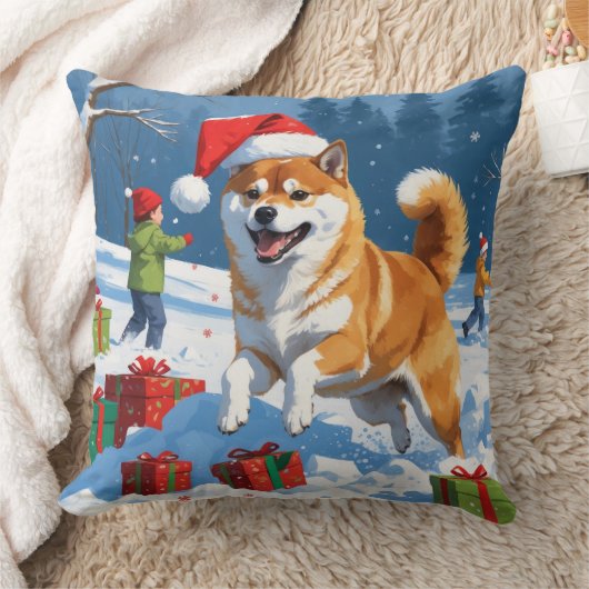 雪のクリスマス帽子をかぶった柴犬が走る クッション (ブランケット)