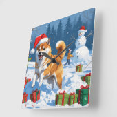 雪のクリスマス帽子をかぶった柴犬が走る スクエア壁時計 (傾斜)