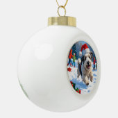 雪のクリスマス走ハットの古い英語シェプドッグの帽子 セラミックボールオーナメント (左)